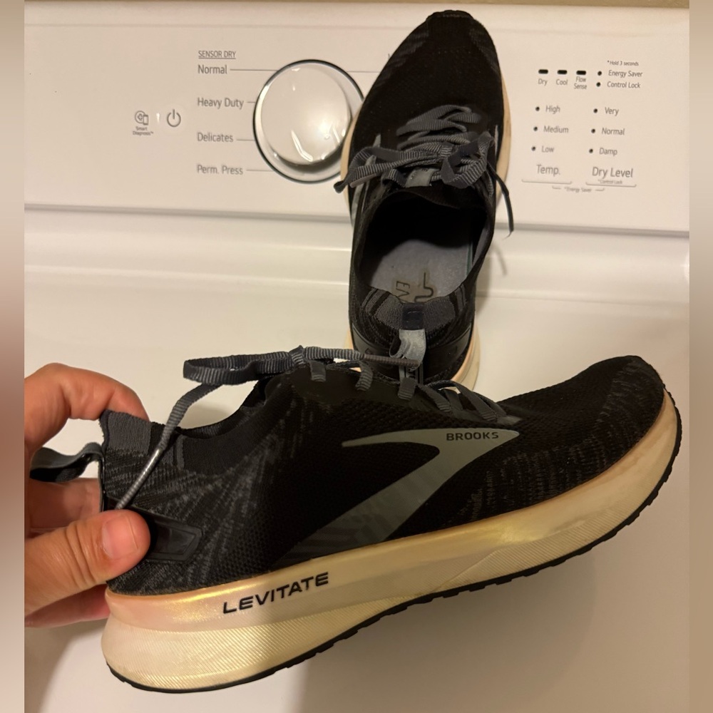 BROOKS Levitate Energize Neutral Women’s Black Tennis Shoes 7.5